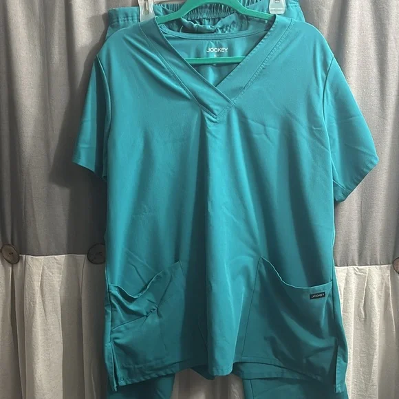 Teal Scrub Set with Pockets - Picture 2 of 4